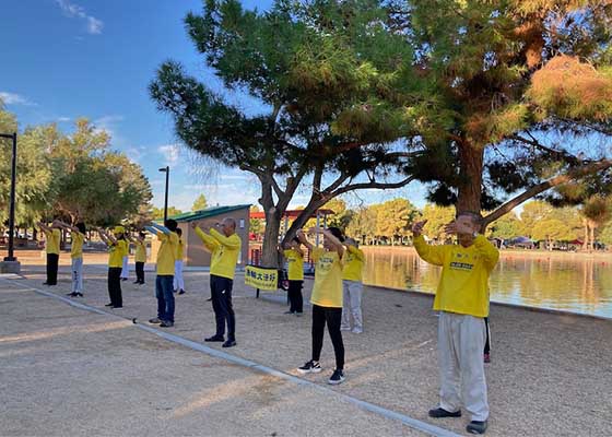 Image for article Las Vegas: People Are Happy to Learn about Falun Dafa