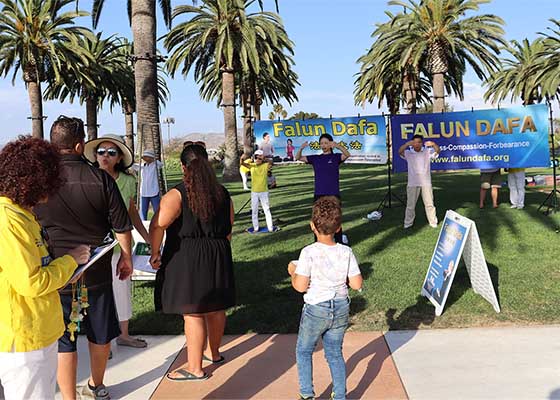 Image for article Los Angeles, USA: Introducing Falun Dafa at the Irvine Global Village Festival