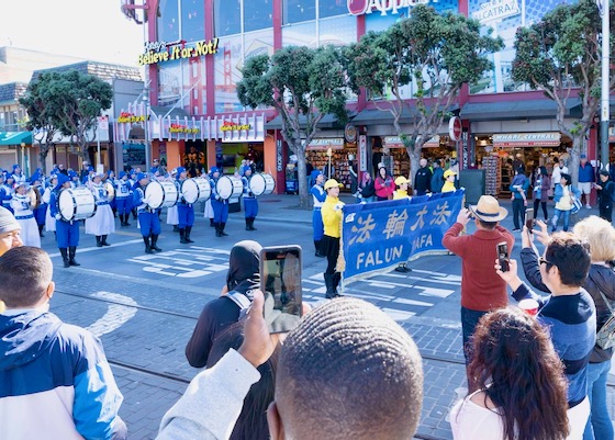 Image for article California: San Francisco Veterans Day Parade Welcomes Falun Dafa Practitioners