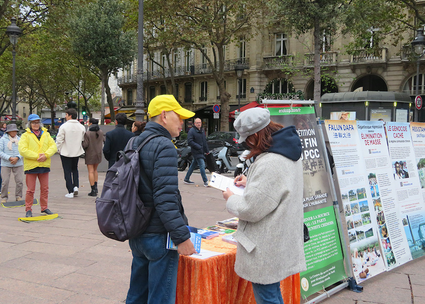 Image for article Paris, France: People Condemn the Chinese Regime's Persecution of Falun Gong