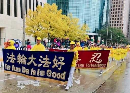 Image for article Houston, Texas: Falun Dafa Practitioners in Thanksgiving Parade