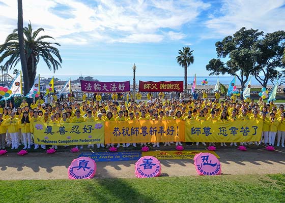 Image for article Falun Dafa Practitioners in Los Angeles Wish Master Li Hongzhi a Happy New Year