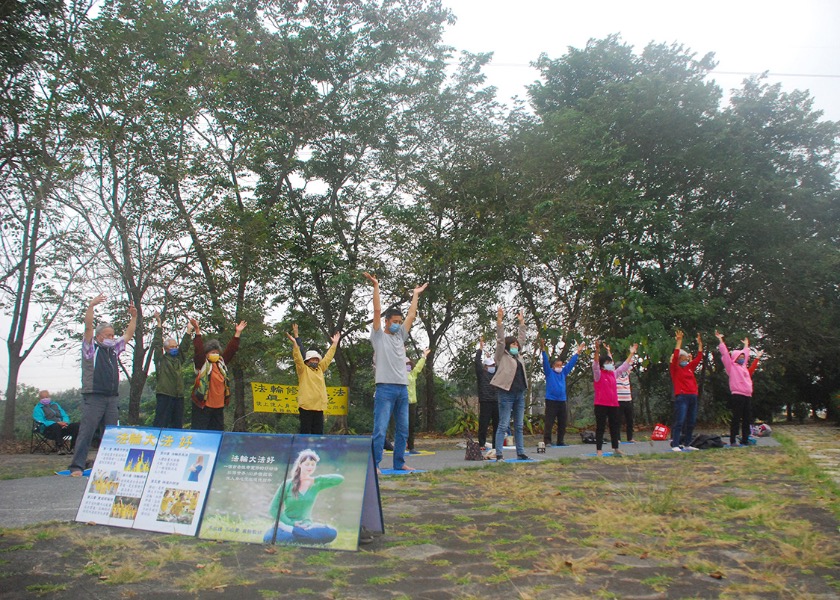 Image for article Chiayi, Taiwan: Practitioners Hold Activities at Renyi Lake to Raise Awareness of the Persecution