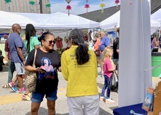Image for article Kentucky: Promoting Falun Gong at Gaslight Festival Near Louisville