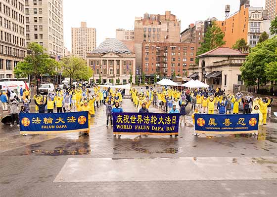 Image for article Manhattan, New York: Celebrating World Falun Dafa Day at Union Square
