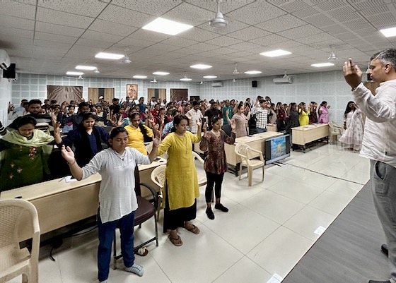 Image for article Surat, India: Introducing Falun Dafa at Veer Narmad South Gujrat University