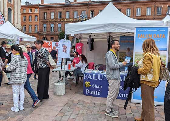 Image for article France: Introducing Falun Dafa During Activities in Draguignan and Toulouse
