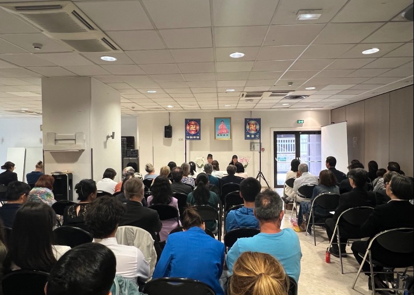 Image for article France: Practitioners Share Their Experiences of Promoting Shen Yun