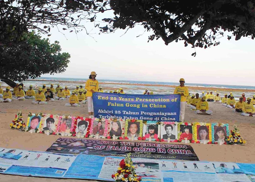 Image for article Bali, Indonesia: Candlelight Vigil Calls for an End to the Persecution of Falun Dafa in China