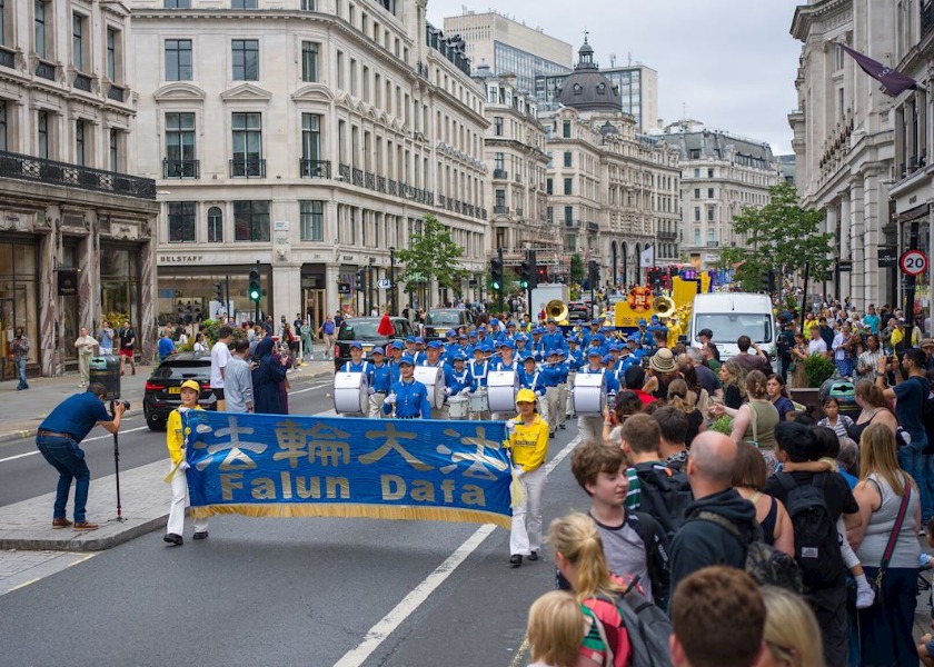 Image for article UK: Falun Gong Practitioners Hold a March and Rally and Submit a Petition to the Prime Minister’s Office