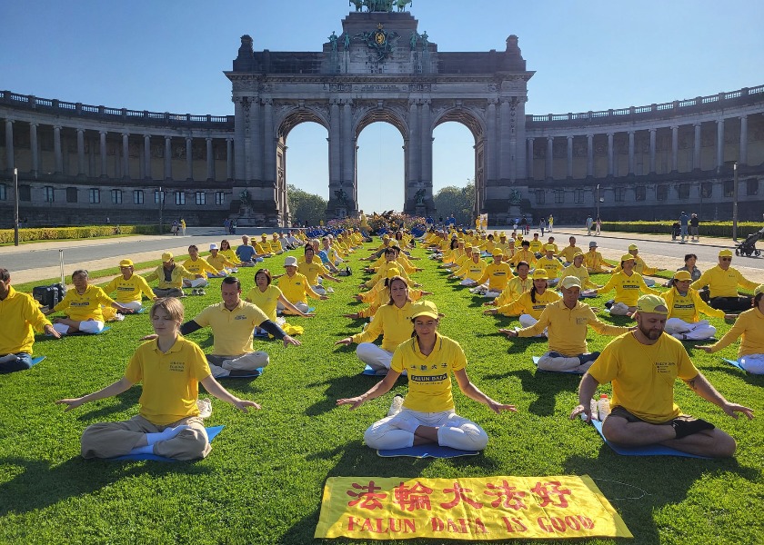 Image for article Brussels, Belgium: People Are Informed about Falun Gong and the CCP’s Persecution on International Day of Peace