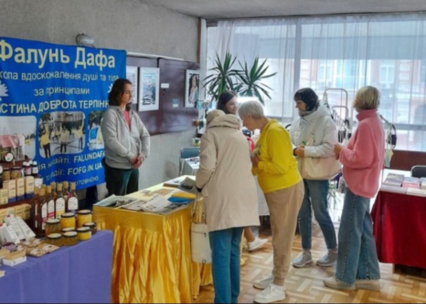 Image for article Kiev, Ukraine: People Learn About Falun Dafa at the Health and Longevity 2024 Expo