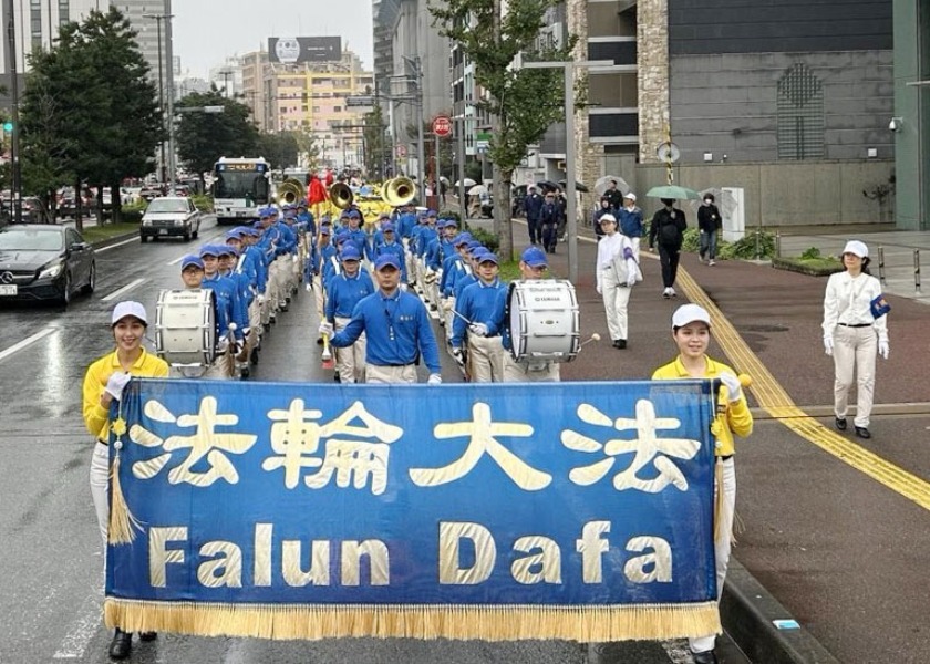 Image for article Japan: People Support Falun Gong Practitioners During Parade to Raise Awareness of Ongoing Persecution in China