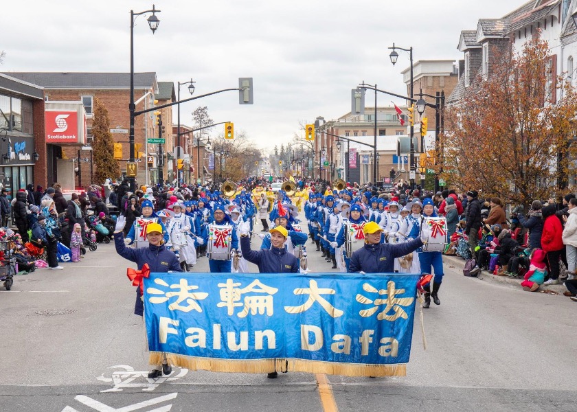 Image for article Toronto, Canada: Tian Guo Marching Band Shines in Area Christmas Parades