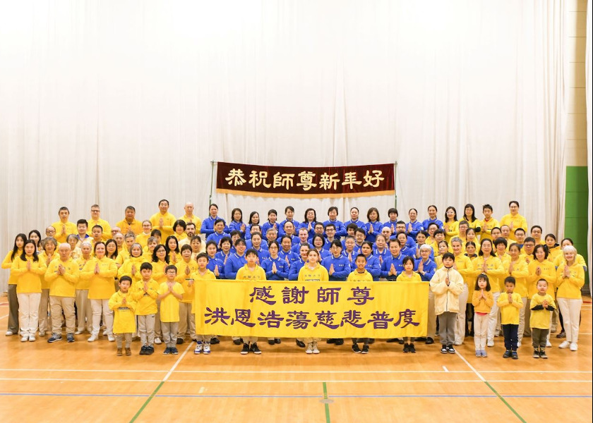 Image for article Quebec, Canada: Falun Dafa Practitioners Wish Master Li a Happy Chinese New Year