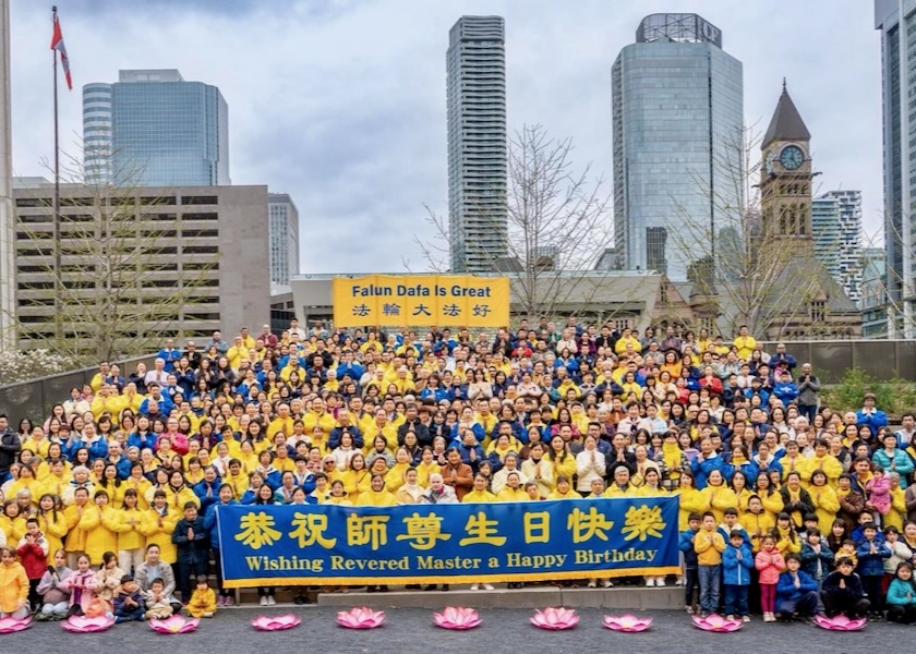 Image for article Canada: Practitioners in Toronto Thank Master Li for Guiding Them to Raise Good Children