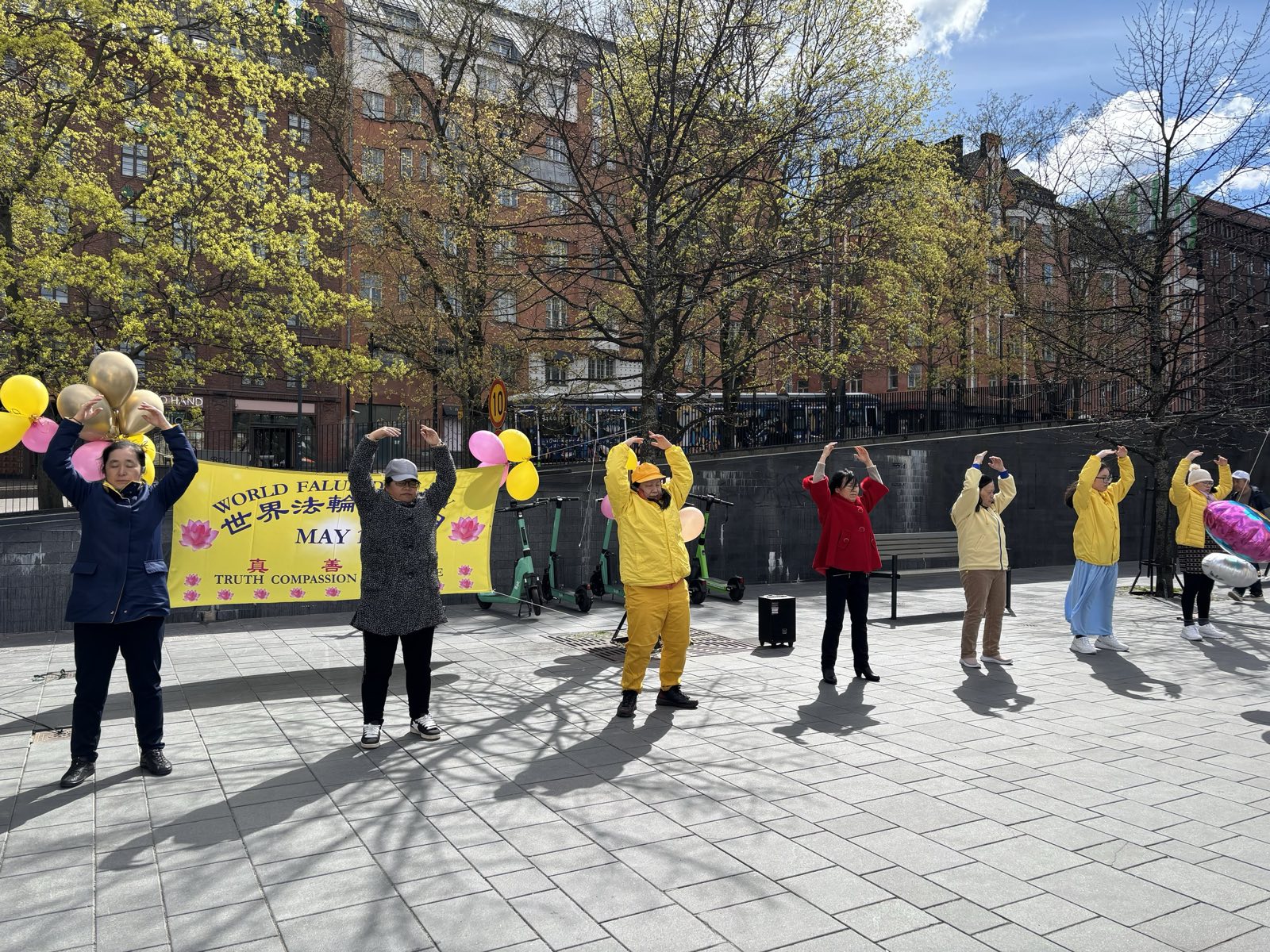 Image for article Falun Dafa Practitioners in Finland Celebrate World Falun Dafa Day