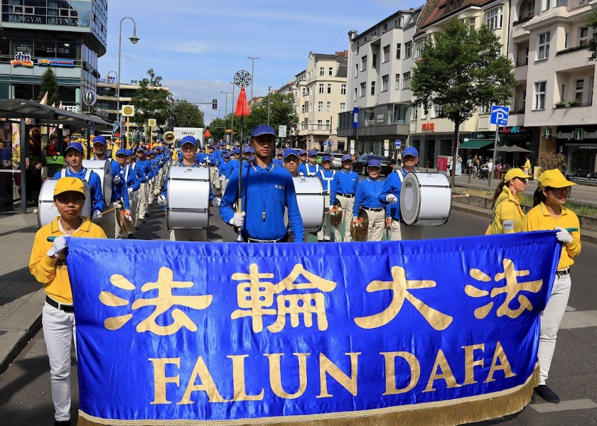 Image for article Germany: People Praise Falun Dafa During World Falun Dafa Day Celebration in Berlin