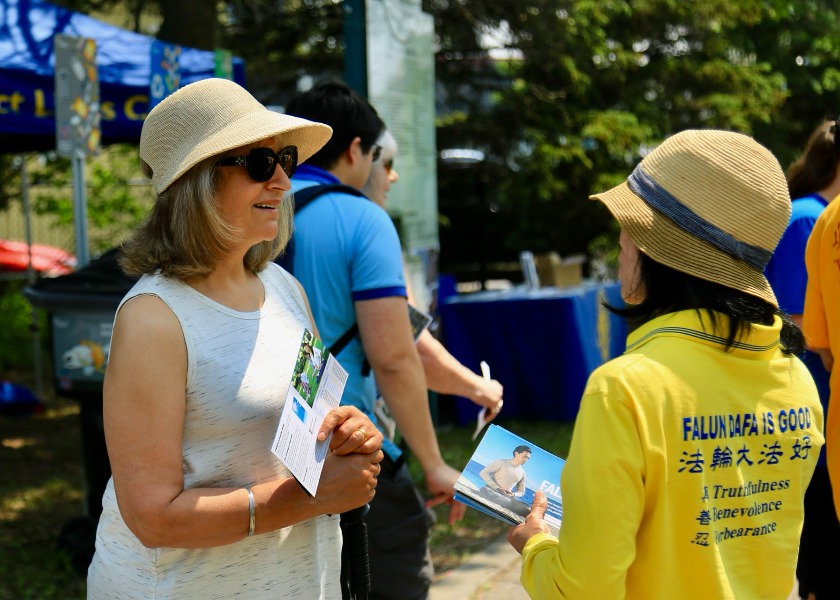 Image for article Ottawa, Canada: Promoting Falun Dafa at Summer Events