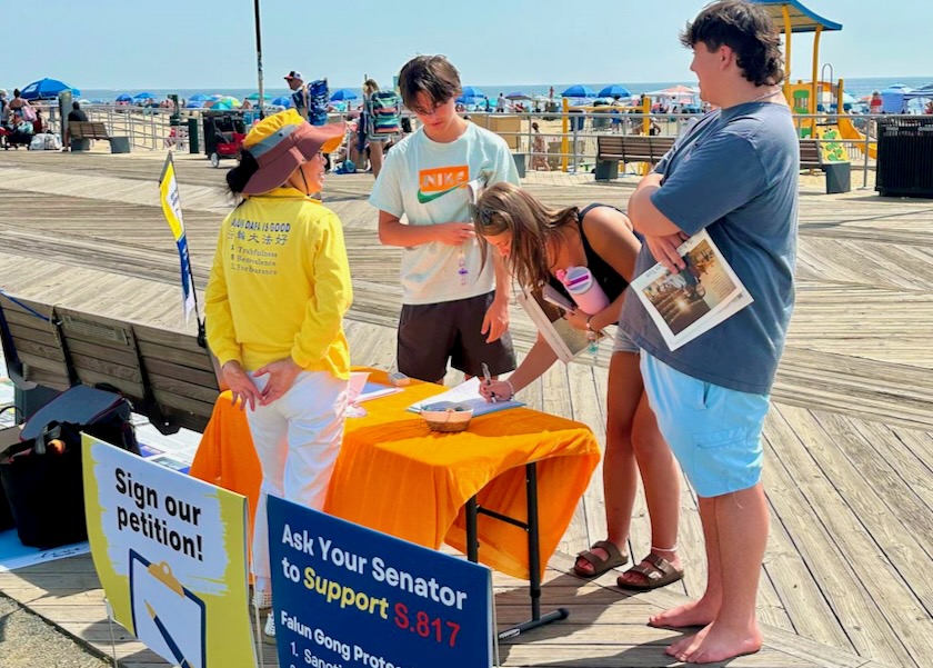 Image for article New Jersey, US: Practitioners Hold Events to Introduce Falun Dafa