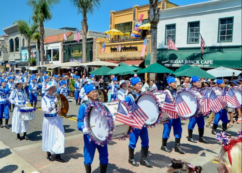 Image for article Huntington Beach, California: Tian Guo Marching Band Wins John Philip Sousa Award in 4th of July Parade