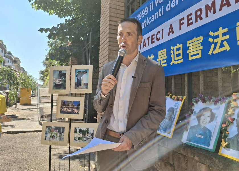 Image for article Italy: Falun Dafa Practitioners Peacefully Protest Outside the Chinese Embassy