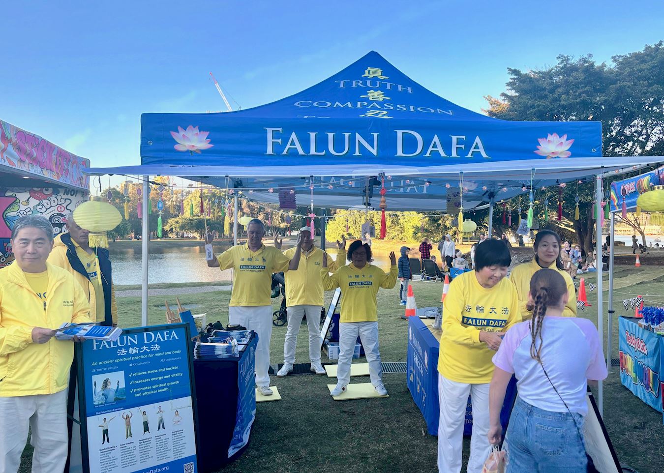 Image for article Australia: Introducing Falun Dafa at a Local Community Event