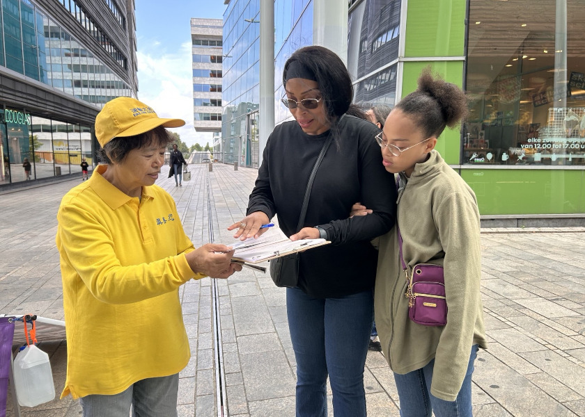 Image for article The Netherlands: People Show Support for Falun Gong at Event in Almere