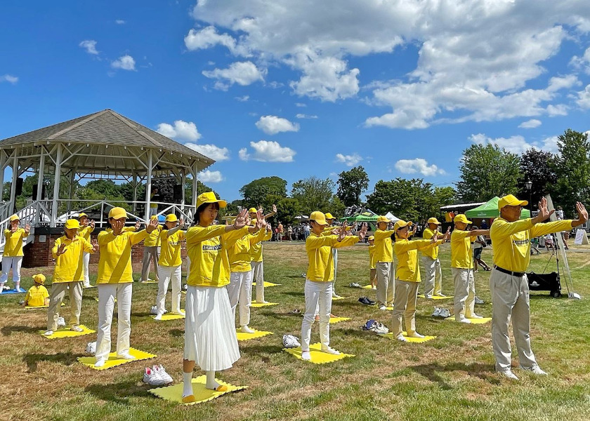 Image for article Massachusetts: Introducing Falun Dafa at