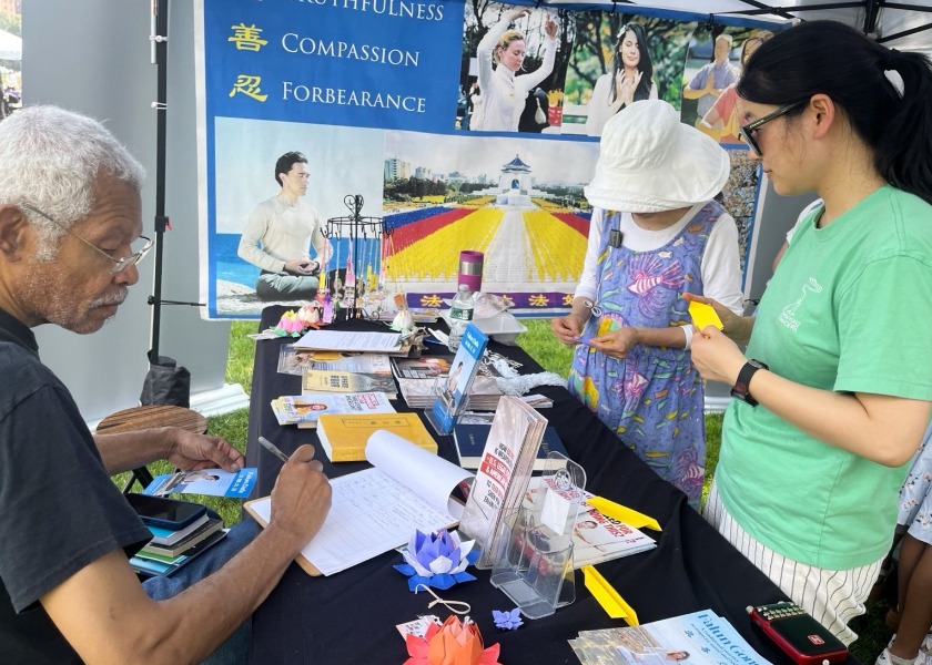Image for article Boston, Massachusetts: Introducing Falun Dafa During African Festival