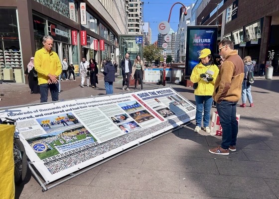 Image for article The Netherlands: Falun Dafa Practitioners Raise Awareness About the Persecution