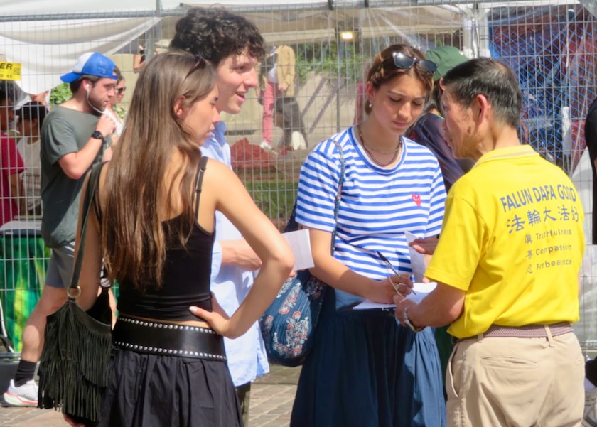 Image for article France: People Learn About Falun Gong and Condemn the Persecution at Events in Paris