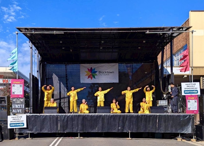 Image for article Australians Inspired to Learn Falun Dafa at Blacktown Festival