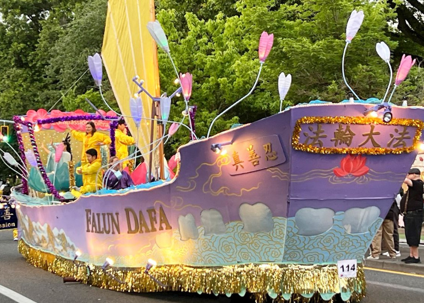 Image for article Portland, Oregon: Falun Dafa Group Receives Top Award in Starlight Parade