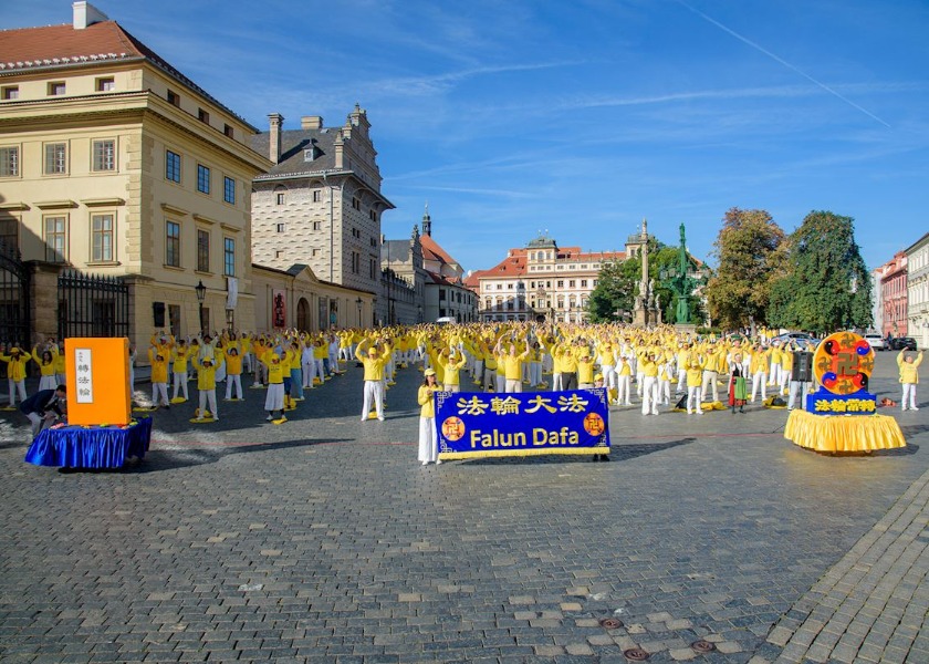 Image for article Practitioners Receive Public Support at Events in Prague, Czech Republic