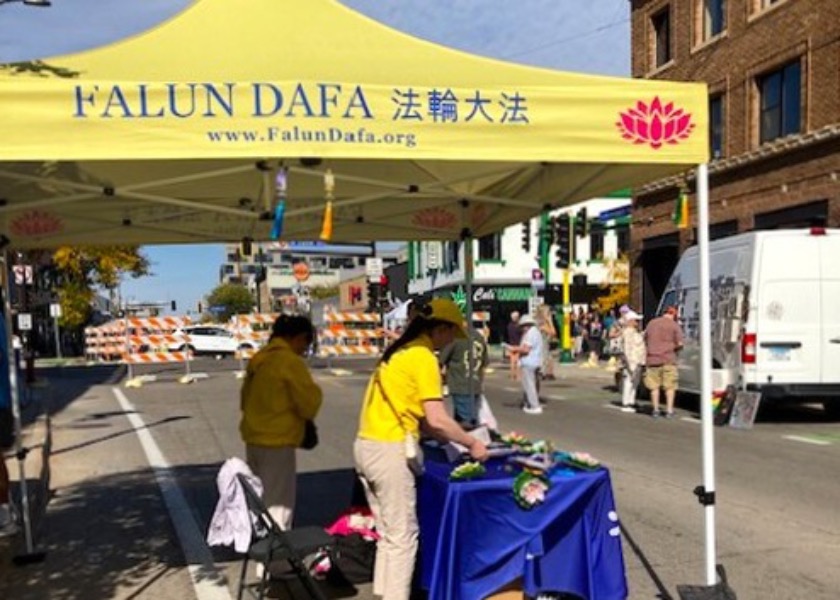 Image for article Minnesota Practitioners Introduce Falun Dafa at Open Streets Hennepin 2026