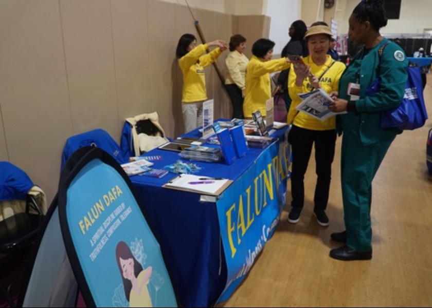 Image for article Women’s Health & Wellness Fair Attendees in Philadelphia Try the Falun Gong Exercises